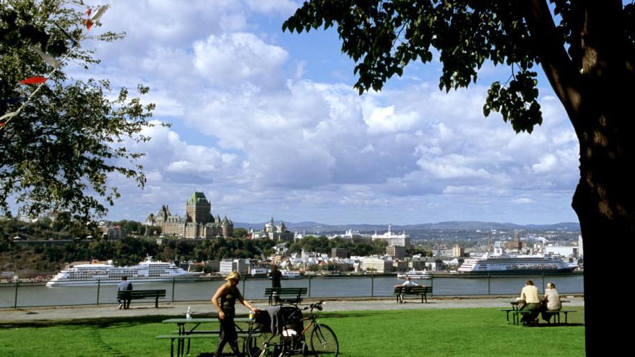 La Terrasse du Chevalier-de-Lévis : Vue Panoramique sur Québec et le Saint-Laurent