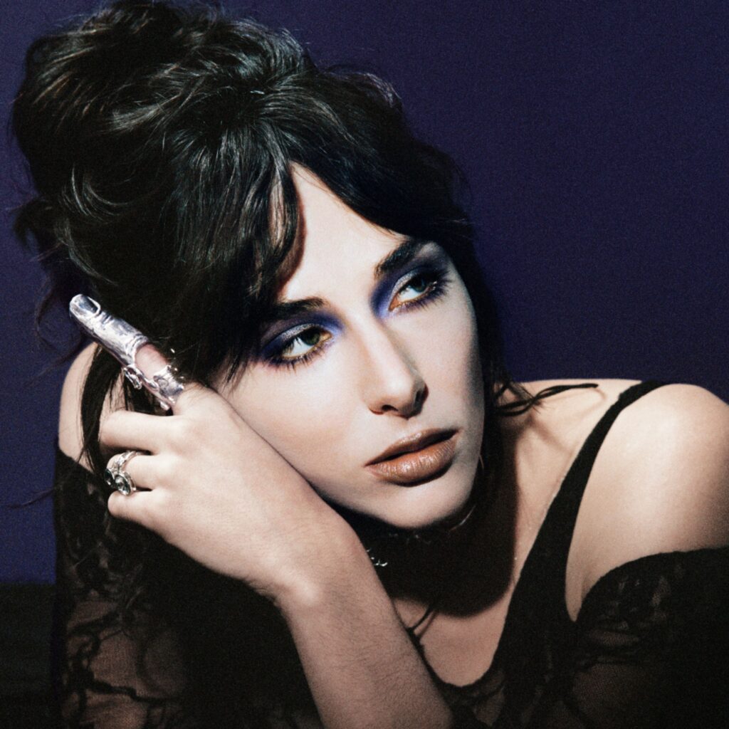 Ariane Roy – Dogue