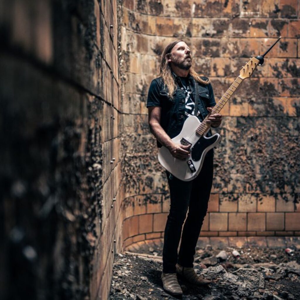 Steve Hill – Hanging On A String